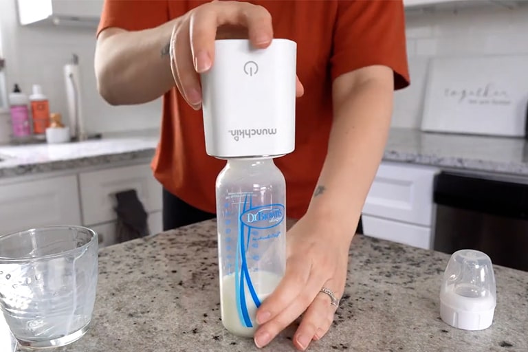 First Look: The No-Fuss Body Temp Digital Bottle Warmer.