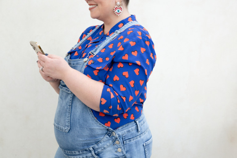 How to Style Plus Size Mom Jeans - Natalie in the City