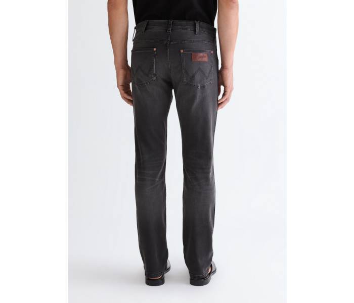 Wrangler jeans Greensboro Raven Ash pánske tmavo šedé