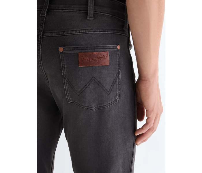Wrangler jeans Greensboro Raven Ash pánske tmavo šedé