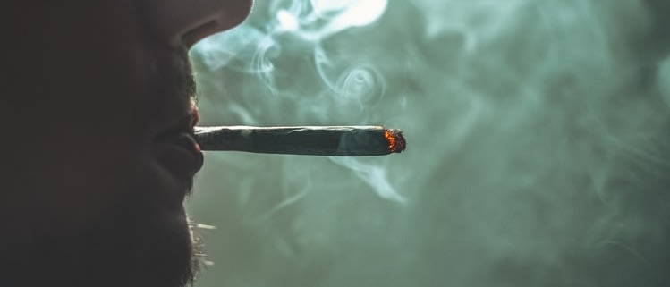 dampak merokok ganja terhadap fungsi paru
