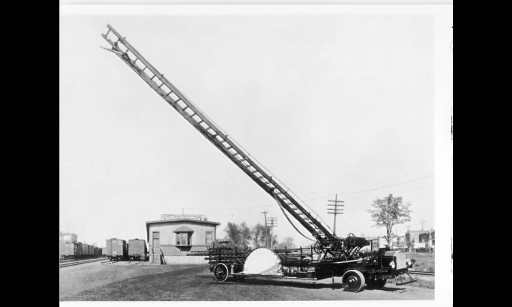 American LaFrance 100' Aerial