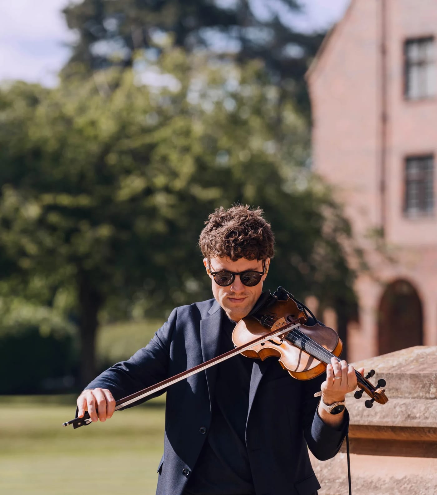 Joel Grainger playing violin at a country house Wedding