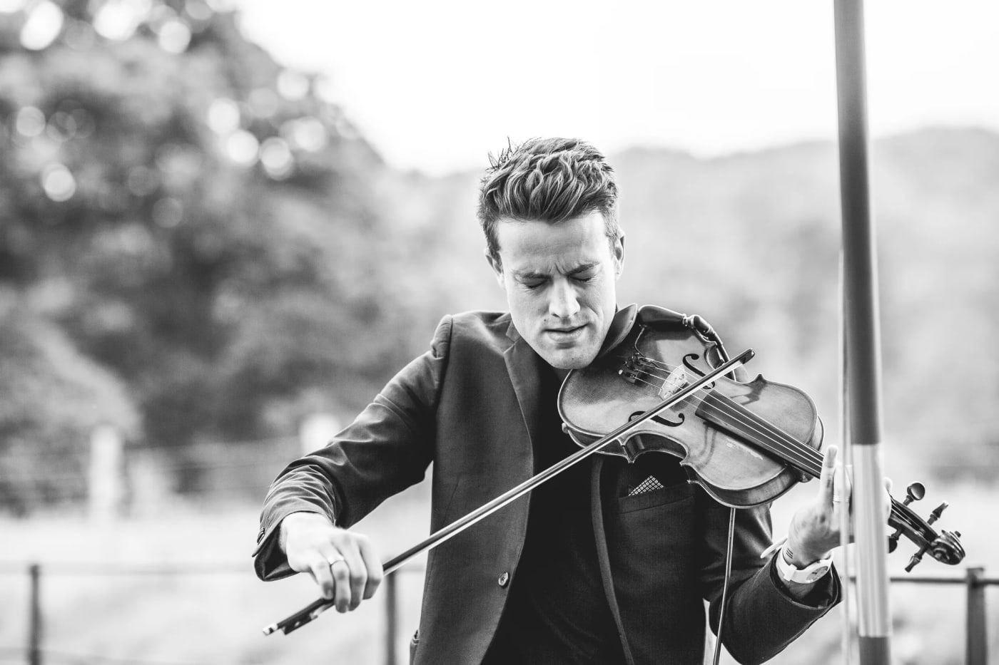 Joel Grainger playing violin outdoors at a Wedding
