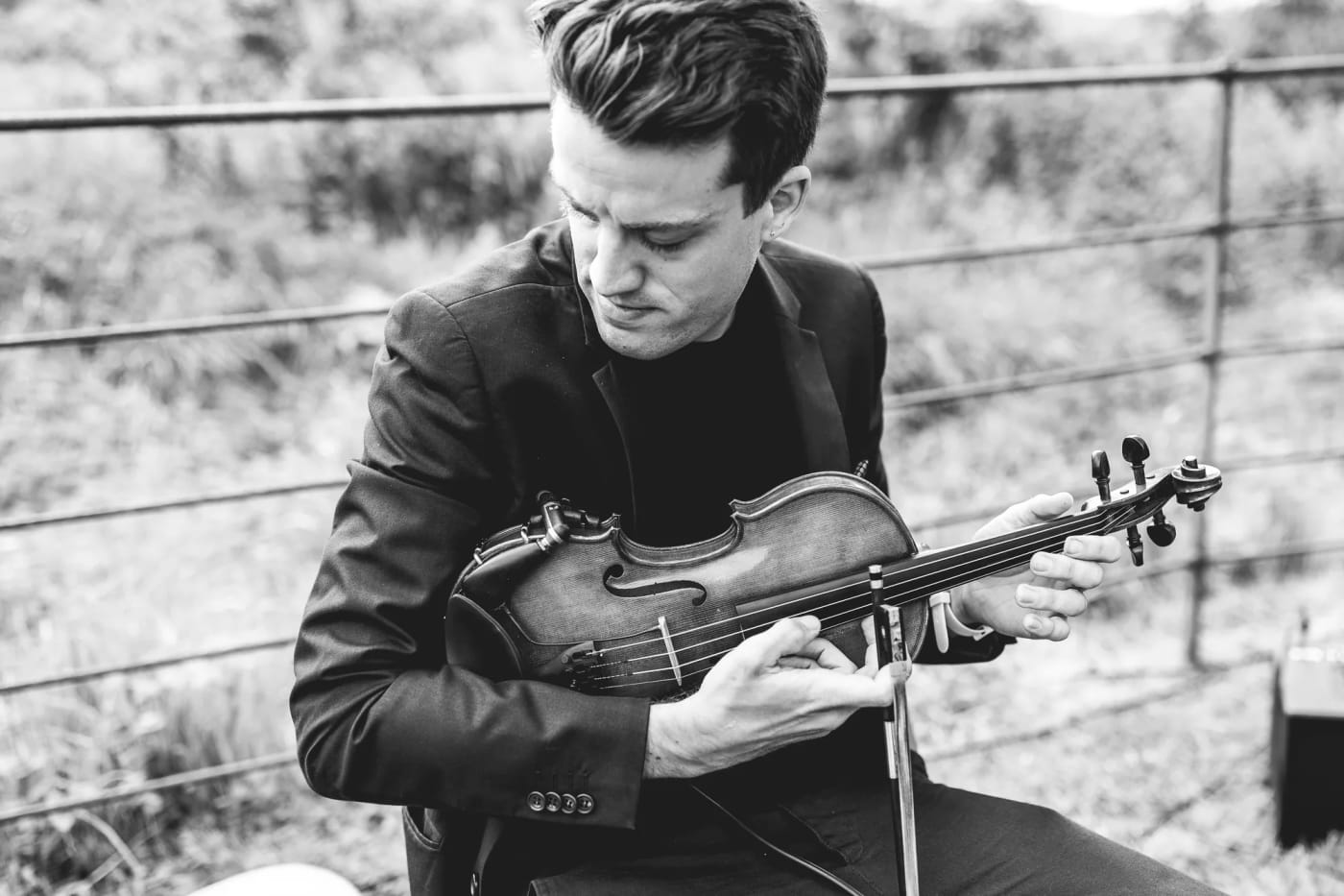 Joel Grainger performing at a countryside Wedding