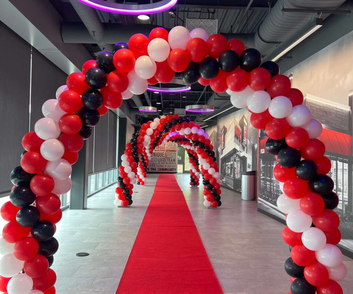 Classic balloon archways