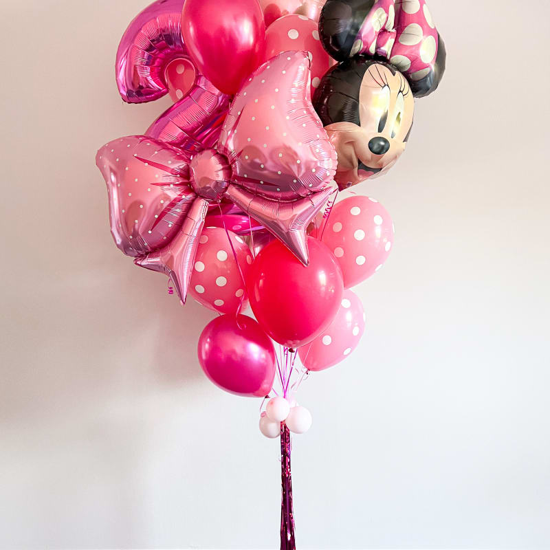 a minnie mouse balloon bouquet with a minnie mouse balloon in the middle of the balloon bouquet with a minnie mouse balloon on top of the balloon bouquet