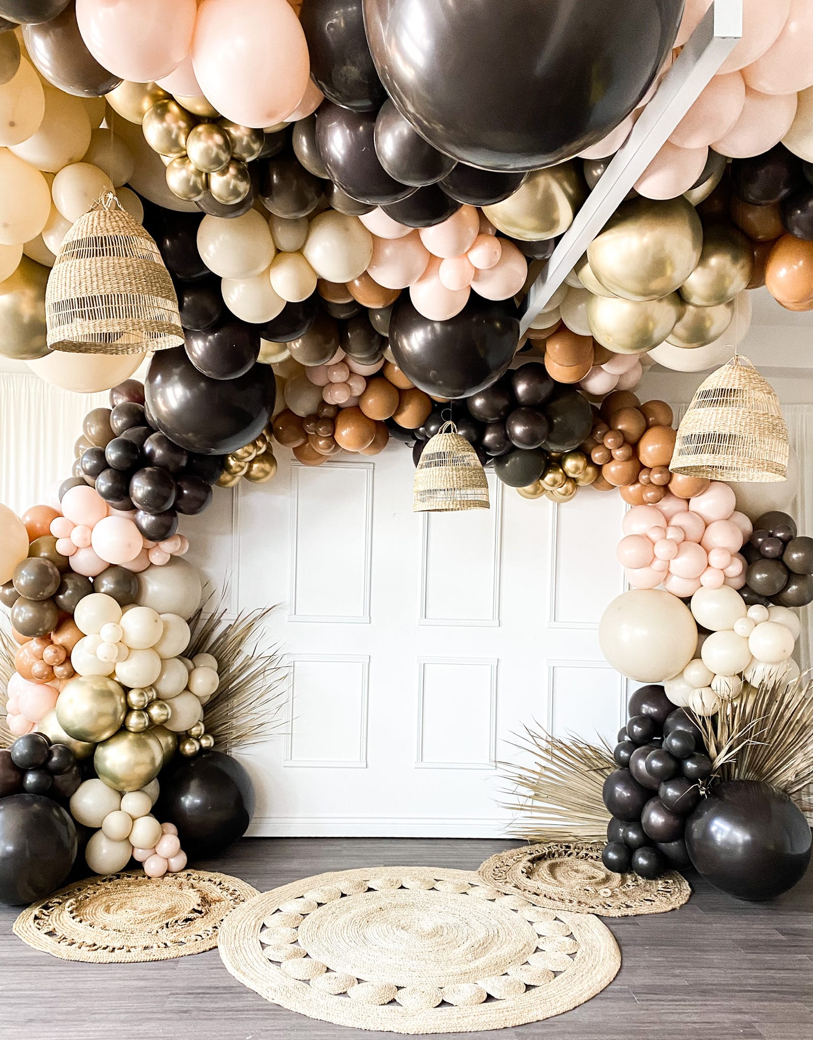 a bunch of balloons that are on a wall in a room with a rug and a rug on the floor