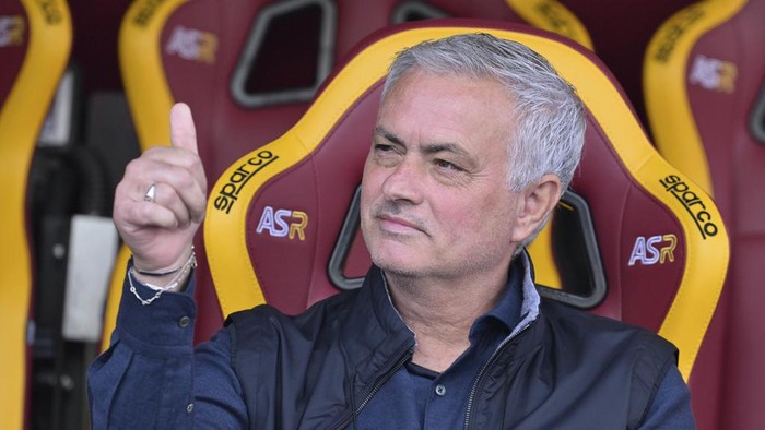 Info Main Bola Jose Mourinho Buka Peluang Bertahan di Roma