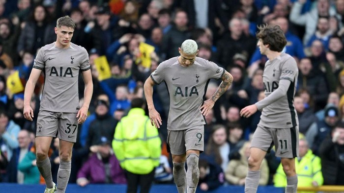 Info Main Bola Tottenham Hobi Betul Kebobolan di Menit-menit Akhir