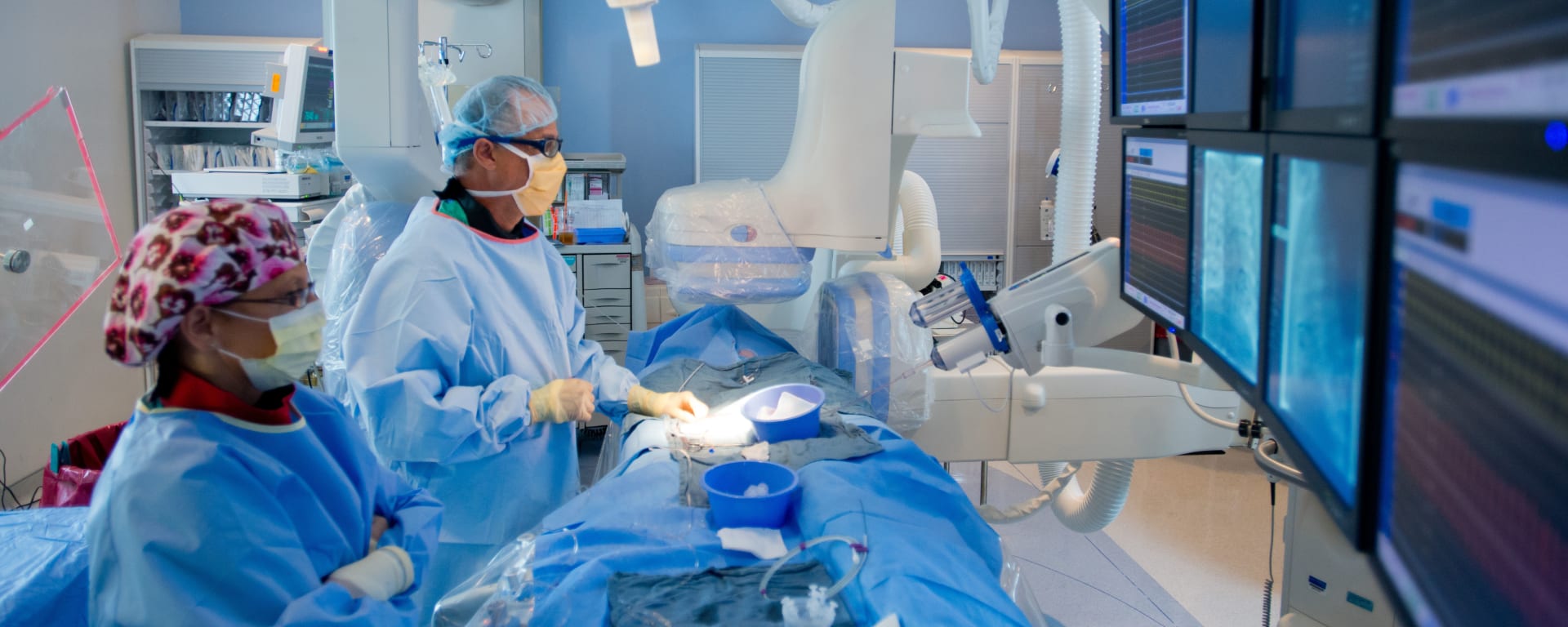 heart surgeons in an operating room