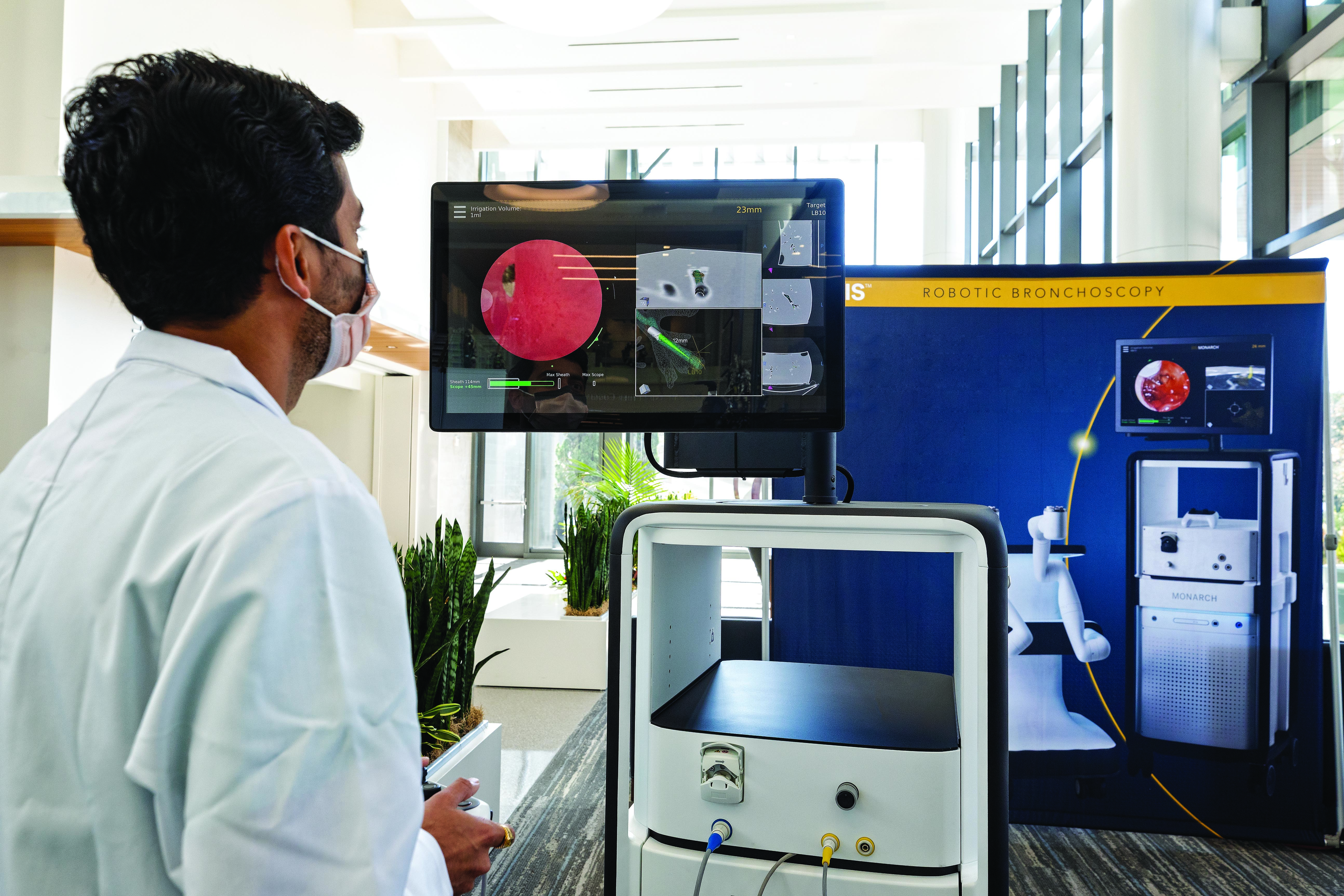 Dr. Modi with robotic bronchoscopy device at Baptist MD Anderson