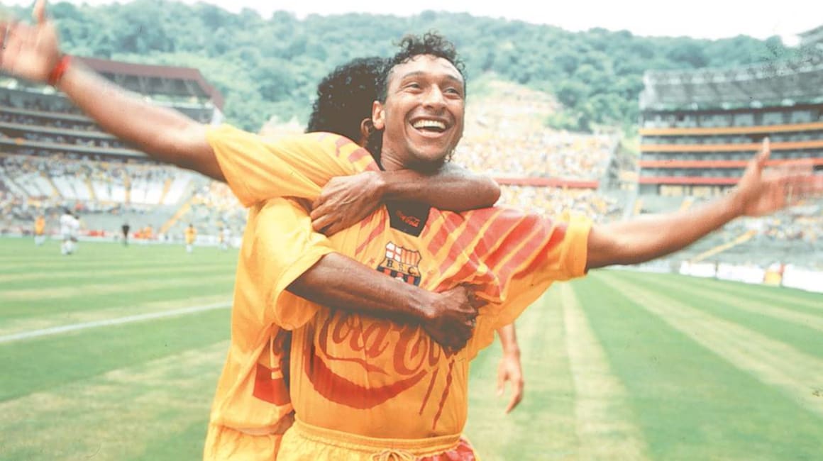 Carlos Muñoz celebrando un gol en el Monumental