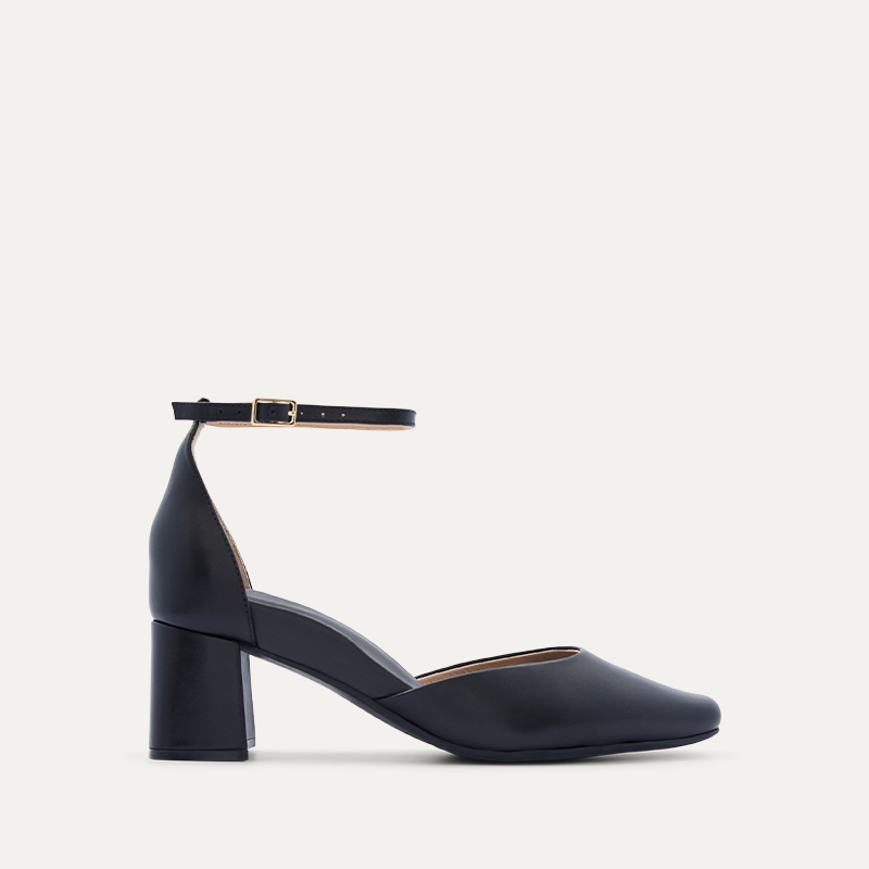 Gavilan Black Leather Low Heels