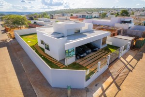 #casa
#sobradinho
#escriturada
#4suítes
#260 metros construídos
#terreno 681 metros