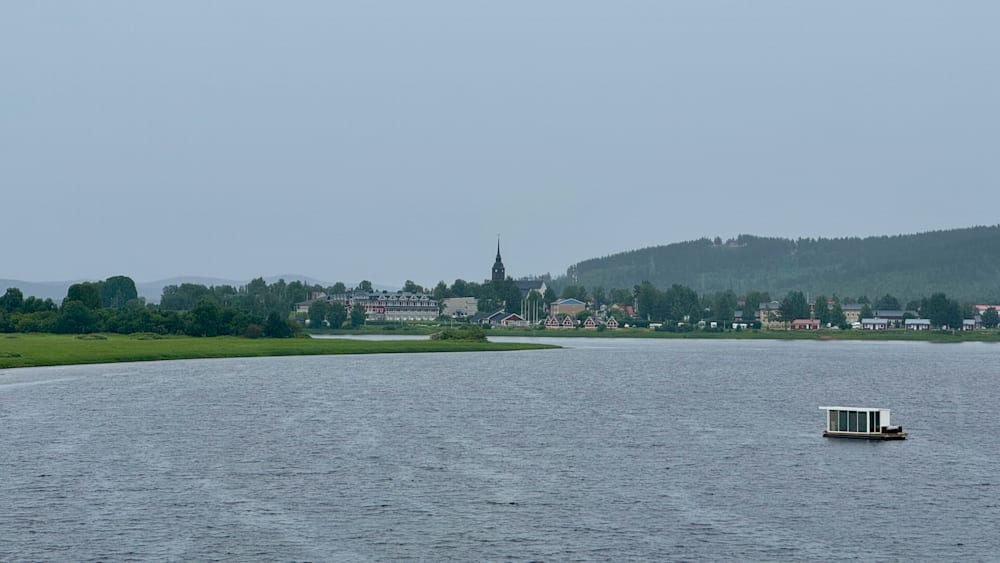 A body of water with a small island in the middle.