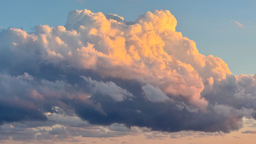 A cloud in the sky that looks like it has a lot of detail.