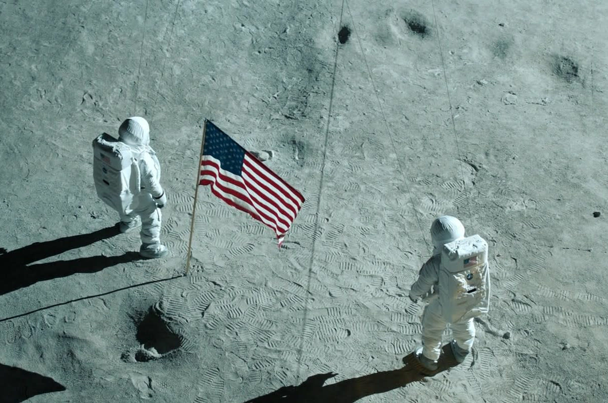 Fly Me to the Moon (2024): фильм о маркетинговых стратегиях космической программы