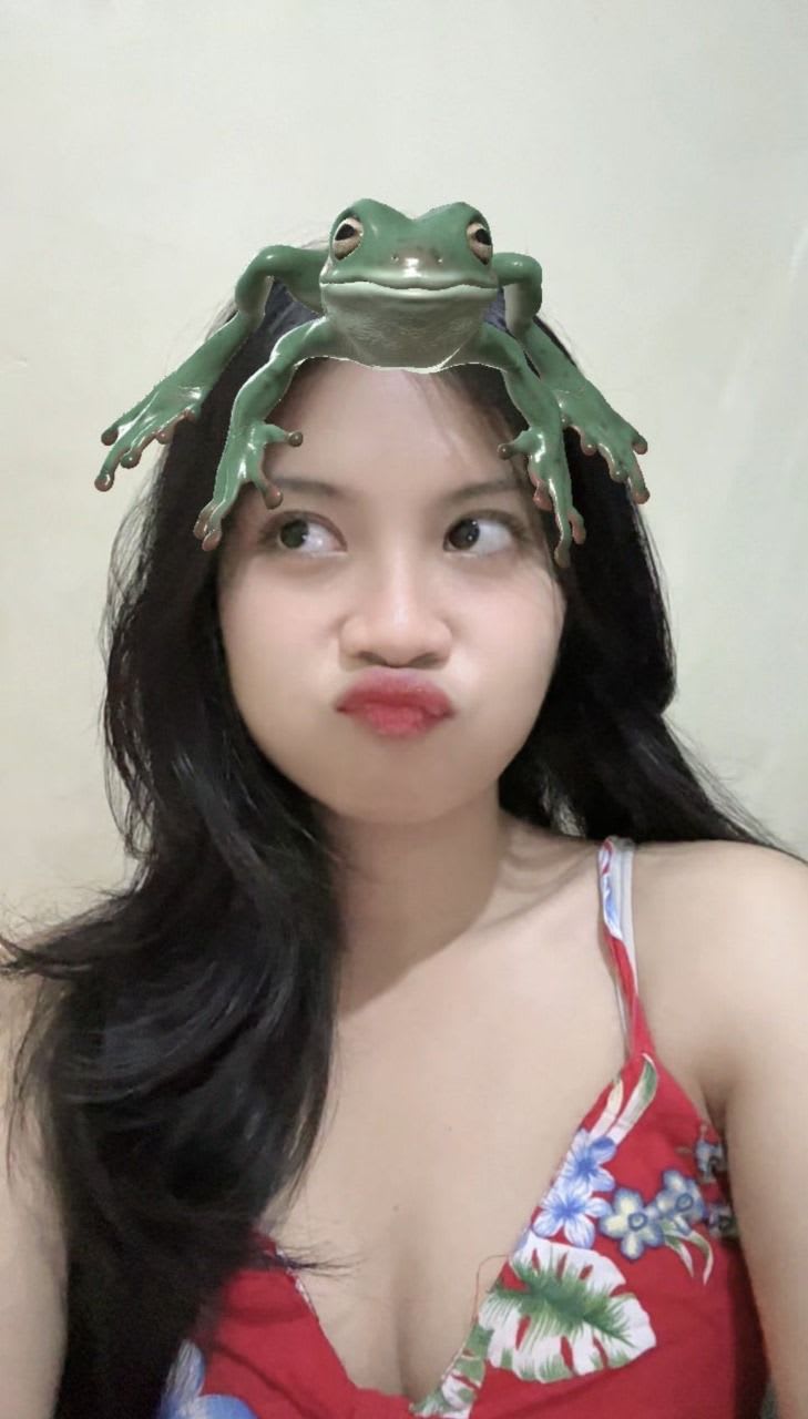 Neomi's Farcaster avatar
