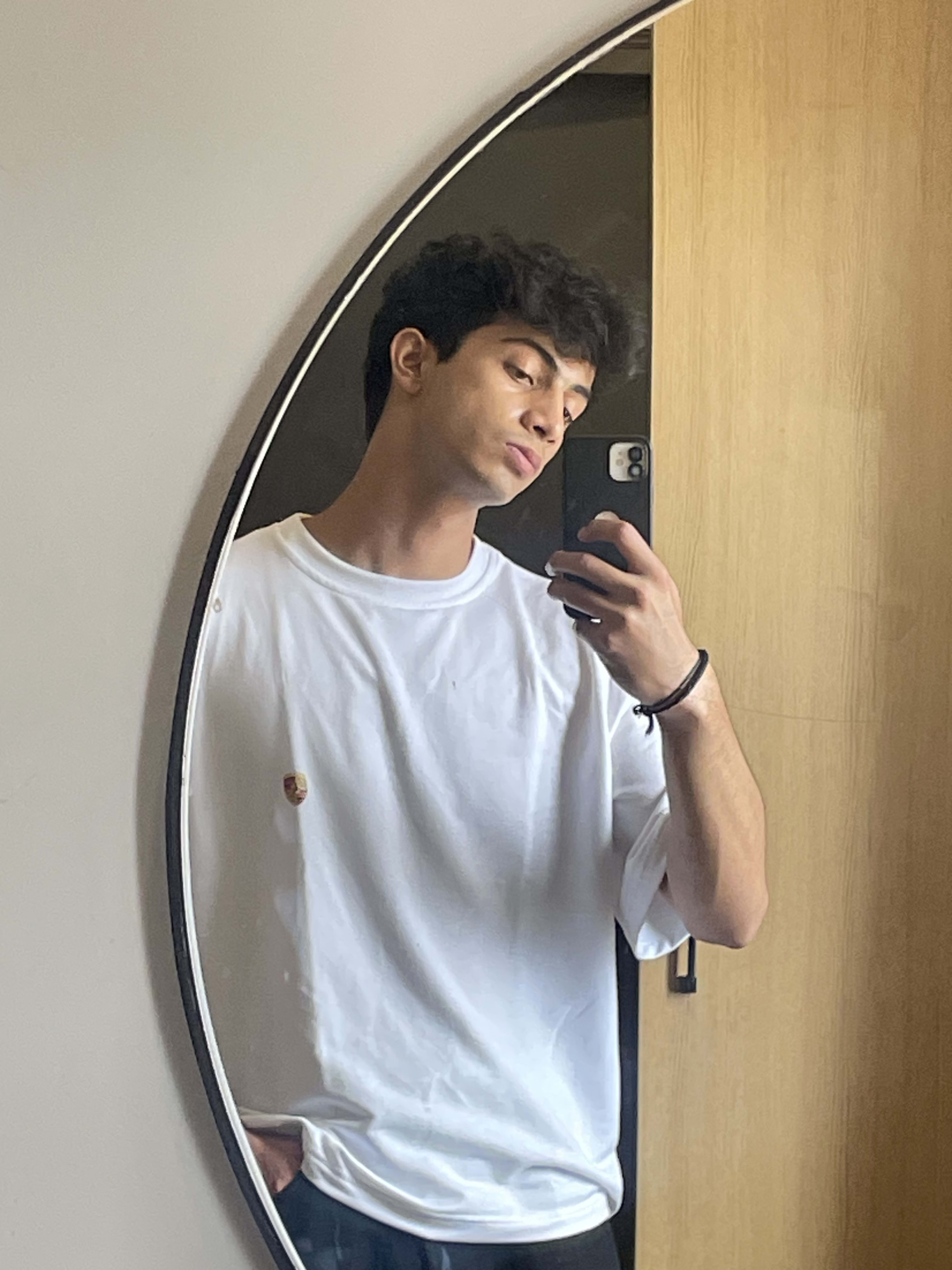 Ayush Petwal's Farcaster avatar
