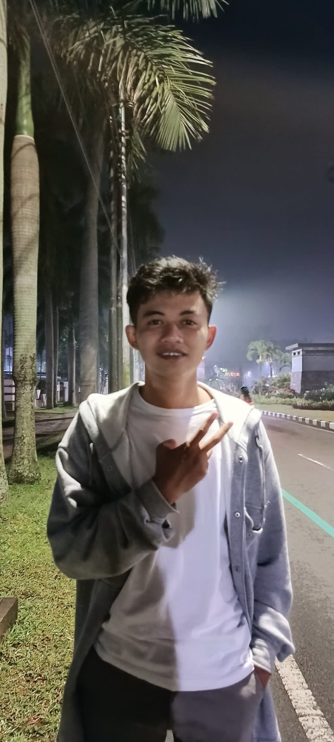 Sang Apeng's Farcaster avatar