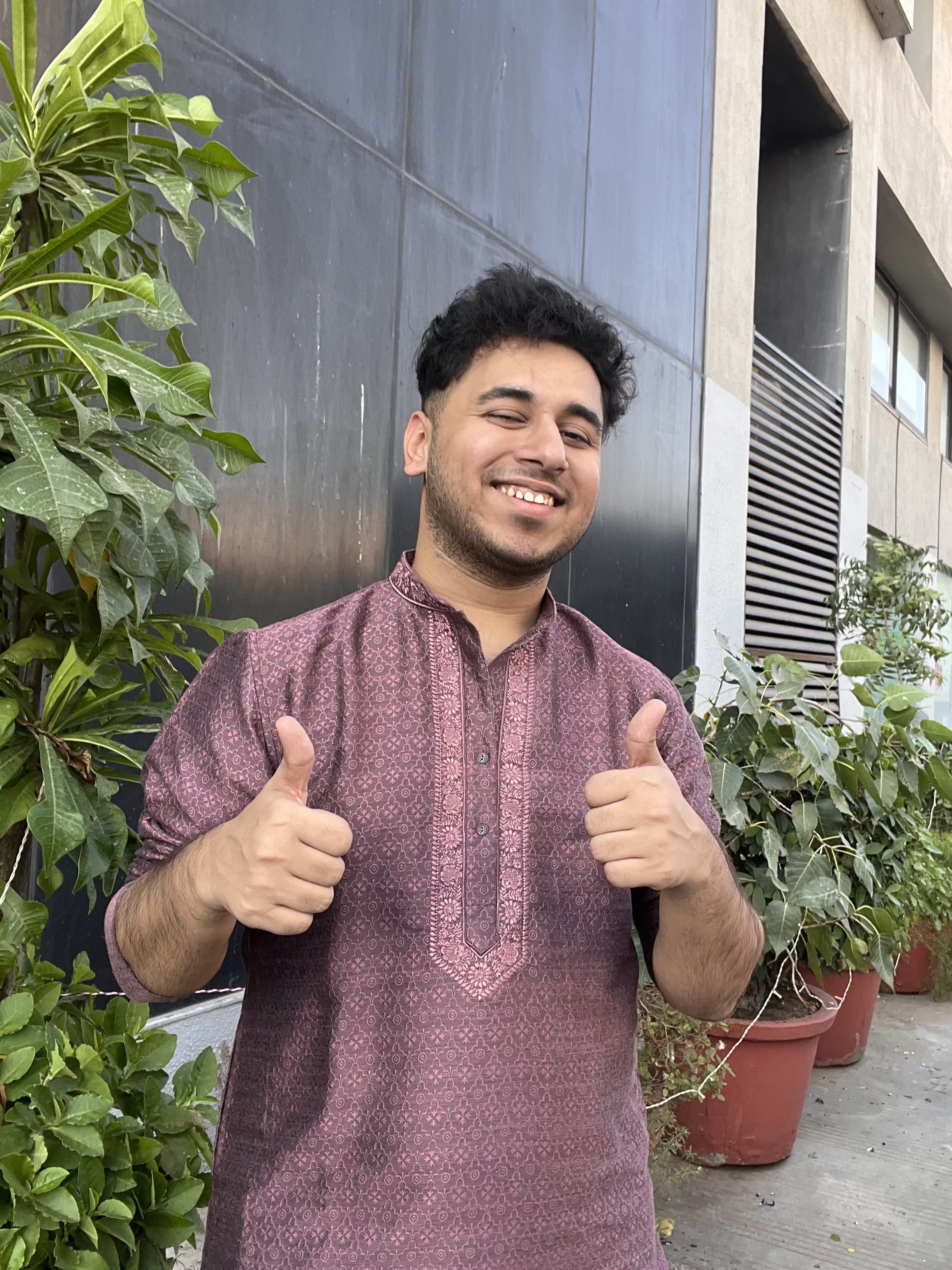 Tushar Khatwani's Farcaster avatar