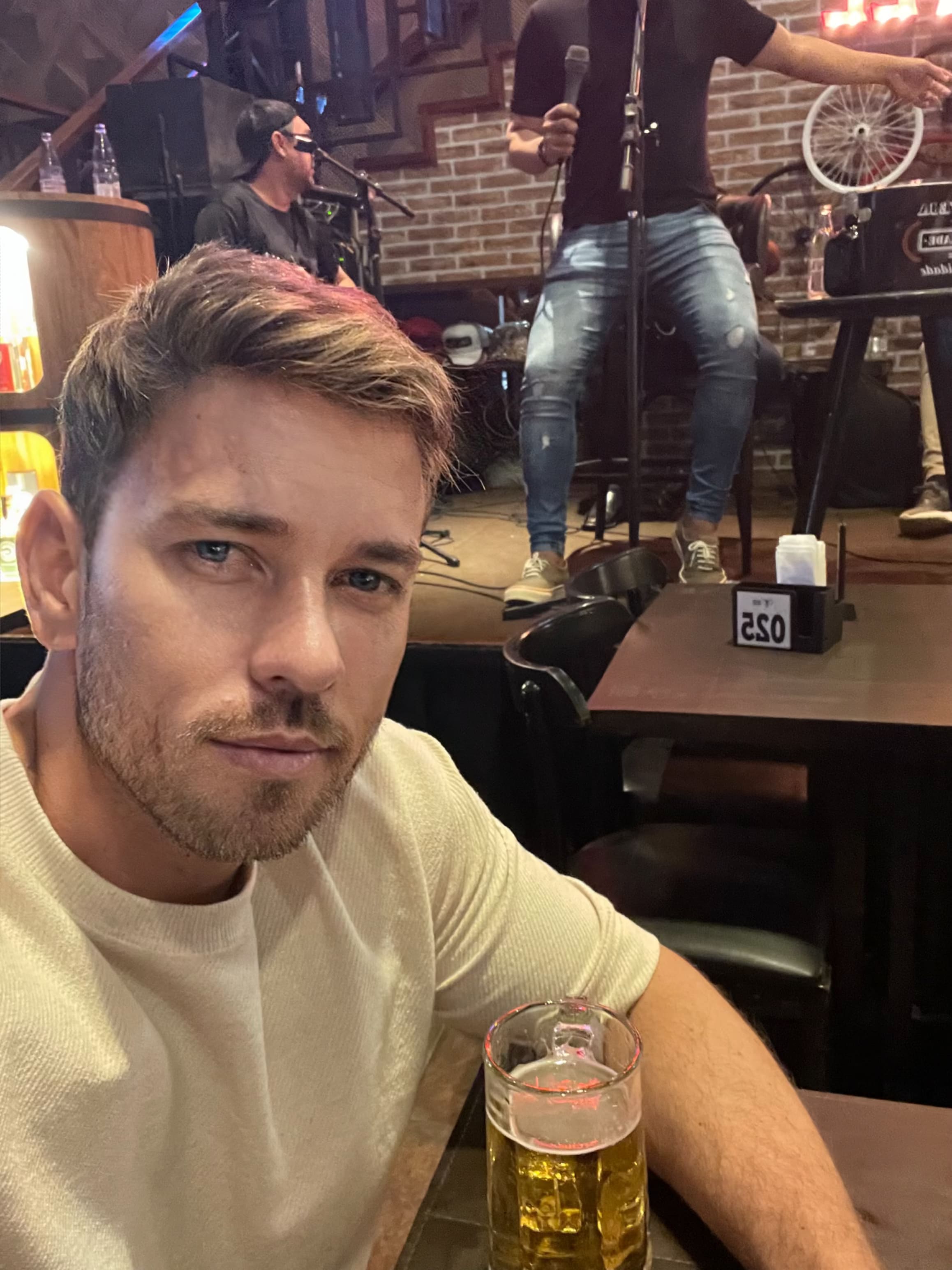 alex925's Farcaster avatar