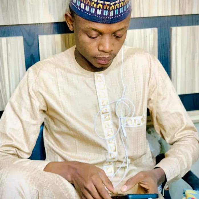 UMAR PHAROUQ's Farcaster avatar