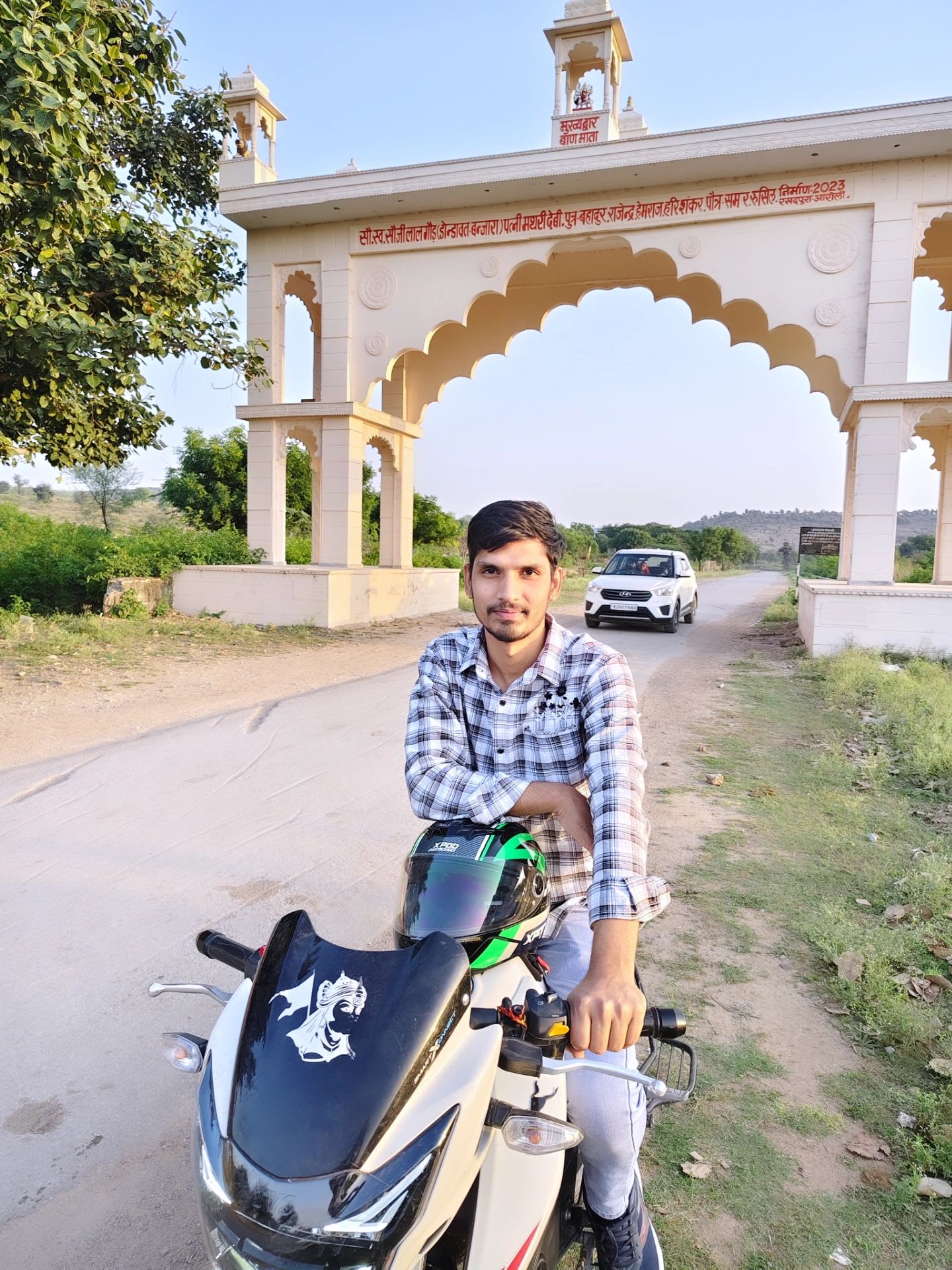 ARJUN's Farcaster avatar
