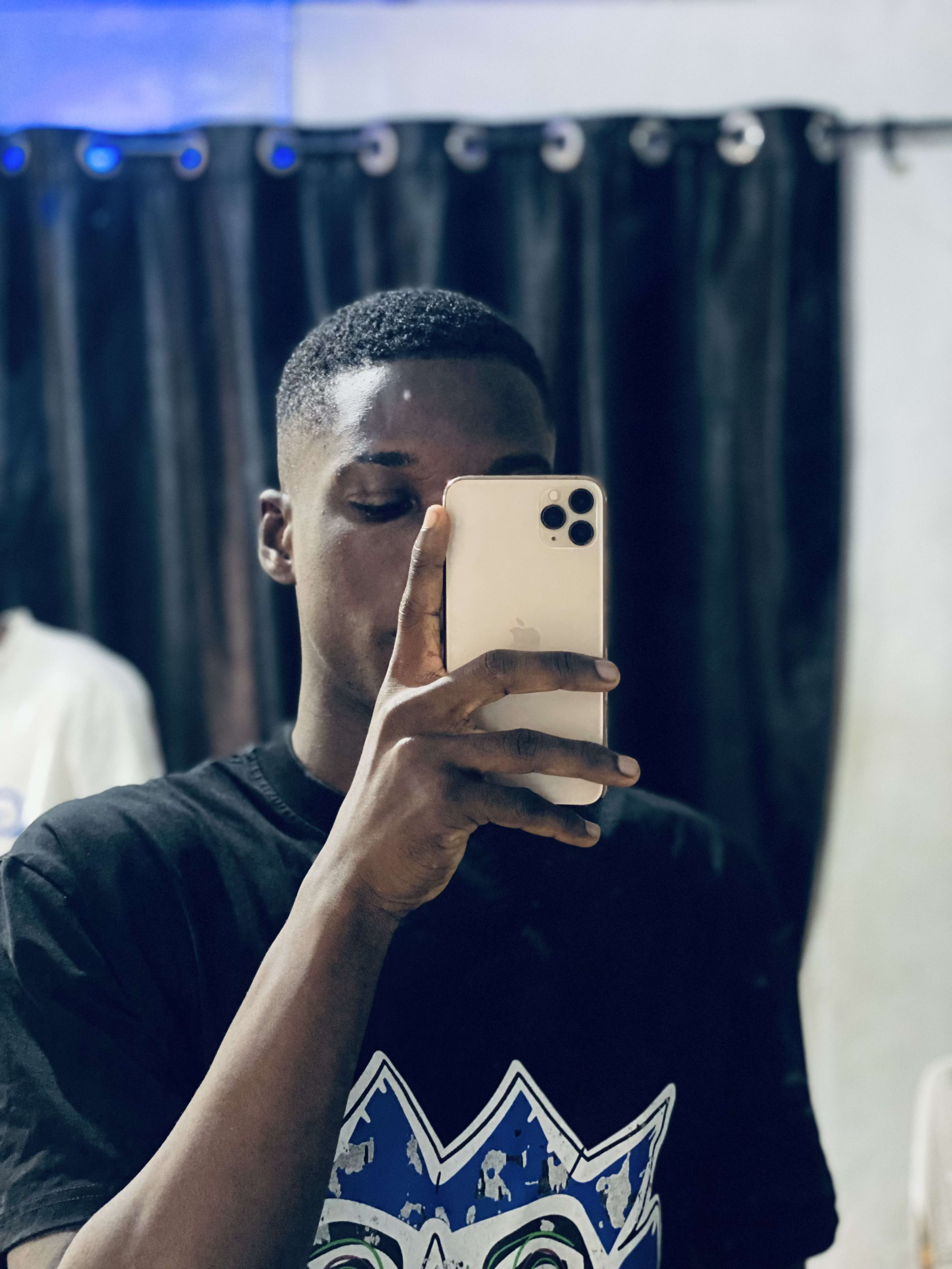 adeshina7's Farcaster avatar