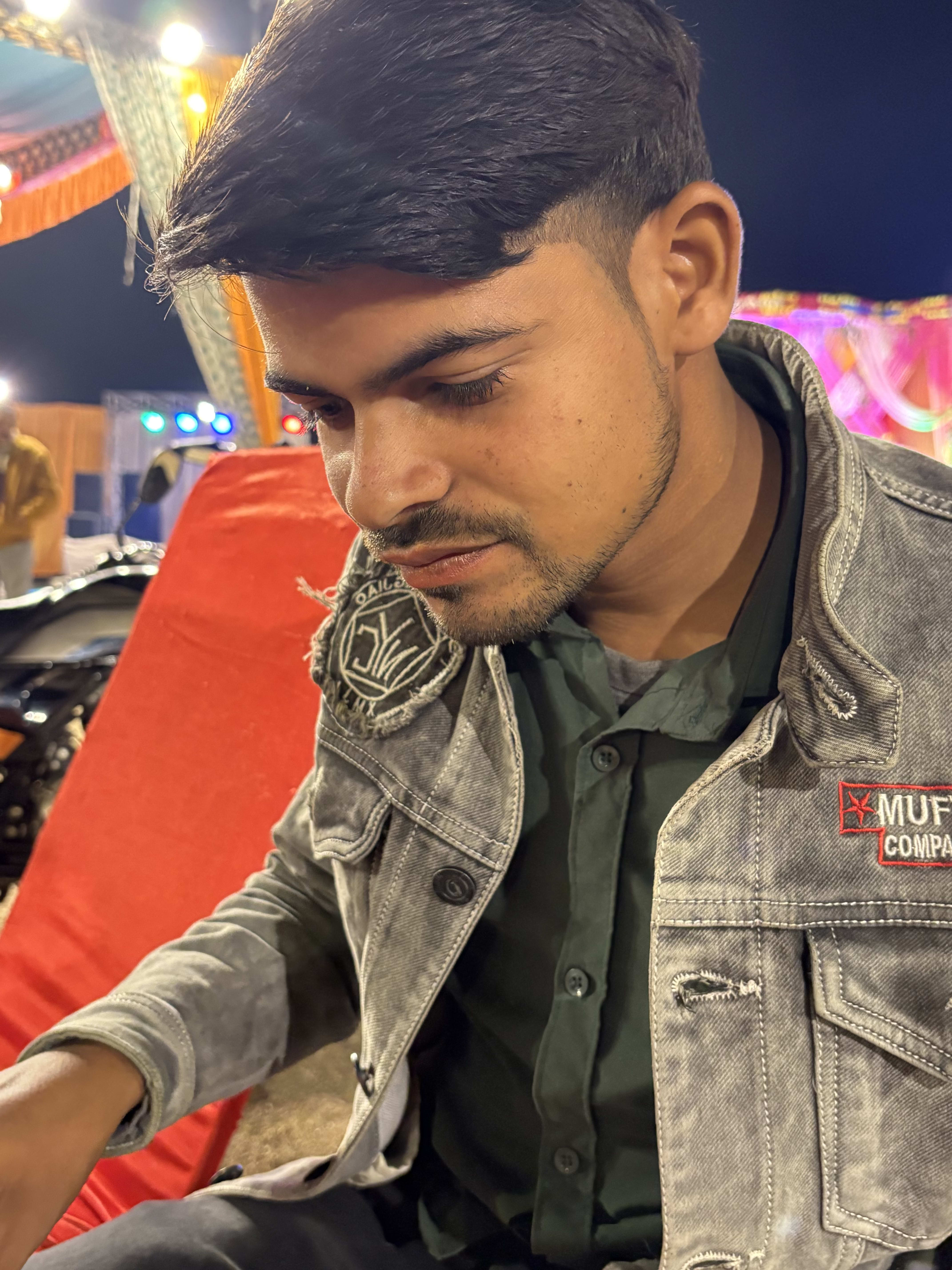 Anuved's Farcaster avatar