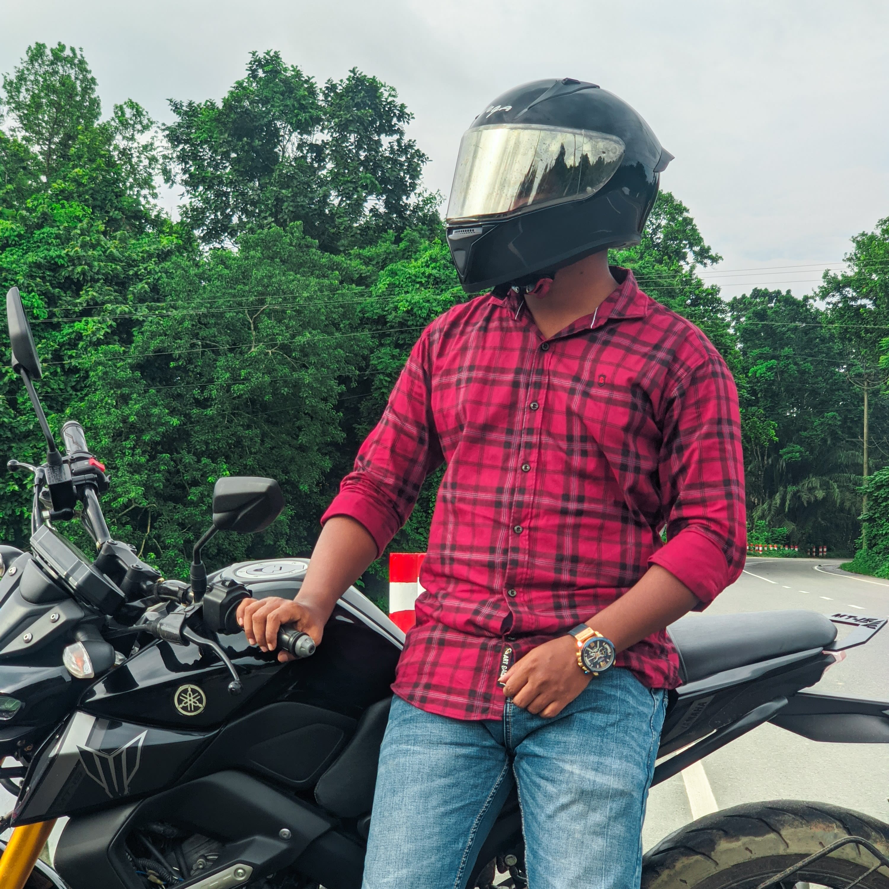 Esmail Hossain's Farcaster avatar