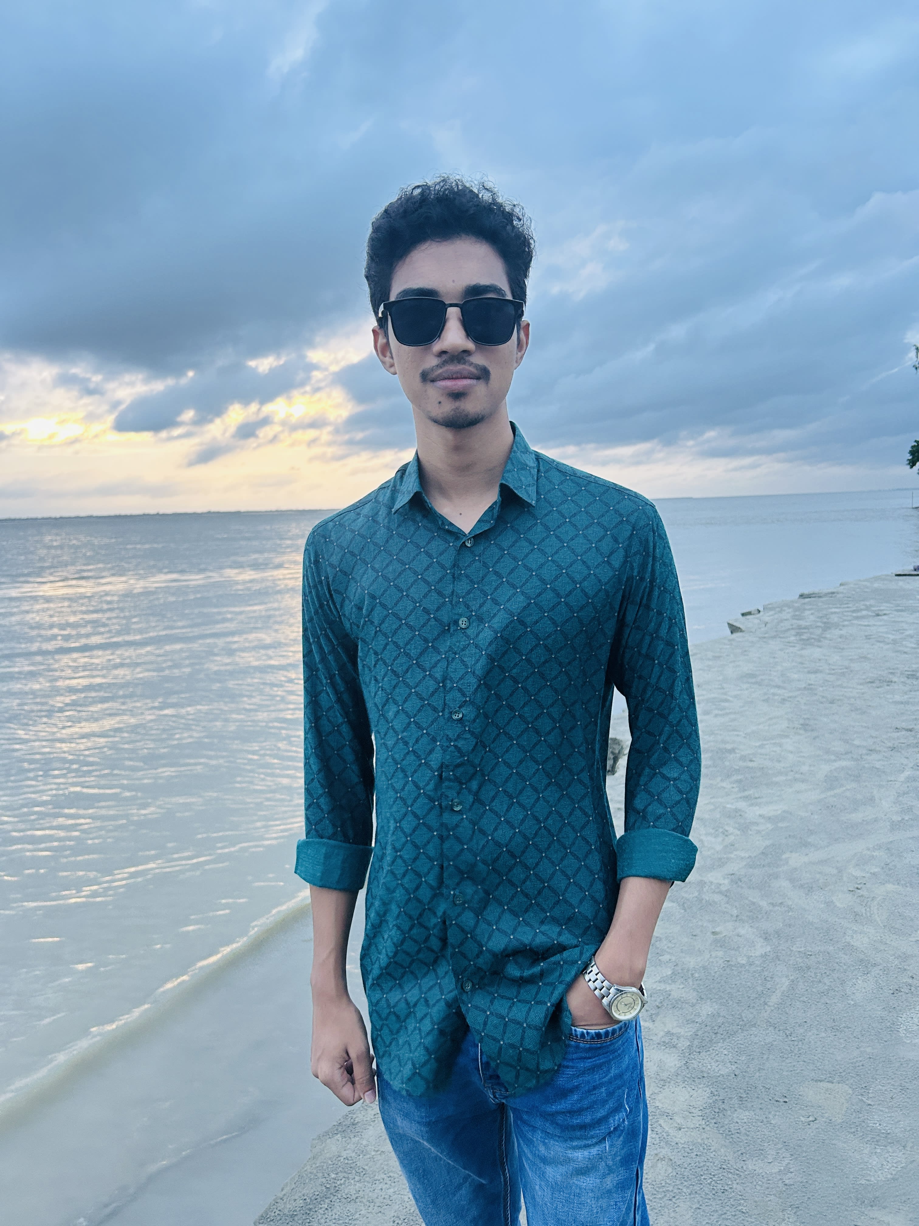 RJ Rafi's Farcaster avatar