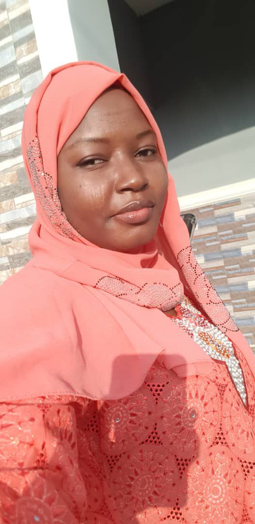 Zaliha Aliyu (zeebeauty) Farcaster social identity (Fname handle) PFP