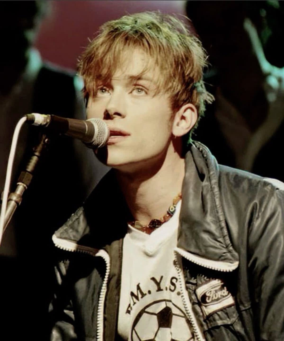 damonalbarn (damonalbarn.base.eth) Farcaster social identity (Fname handle) PFP