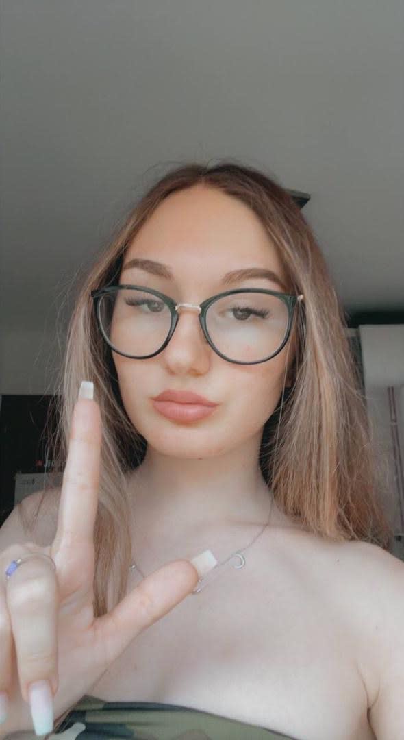 Danielle Lambert (tracykyler) Farcaster social identity (Fname handle) PFP