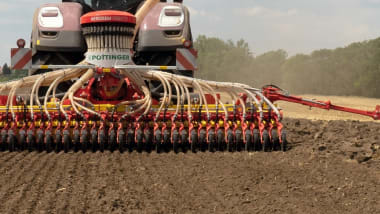 Sämaschine auf dem Feld