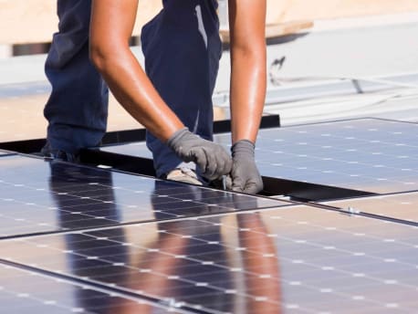 Kollektion House and solar panels; Bauwerke/Wahrzeichen, Technologie; shutterstock