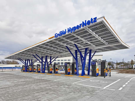 Ansicht des neuen EnBW Schnellladeparks in Großburgwedel, Niedersachsen