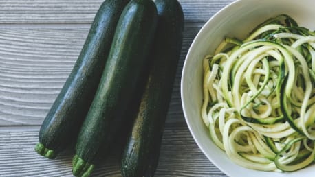 Zucchini Spaghetti mit Tofu Bolognese