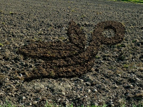 Feld mit Planterra Logo