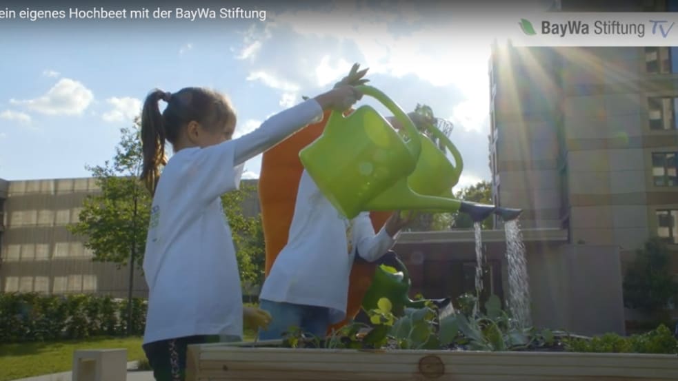 Bau dein eigenes Hochbeet mit dem Projekt Schulgarten der BayWa Stiftung.