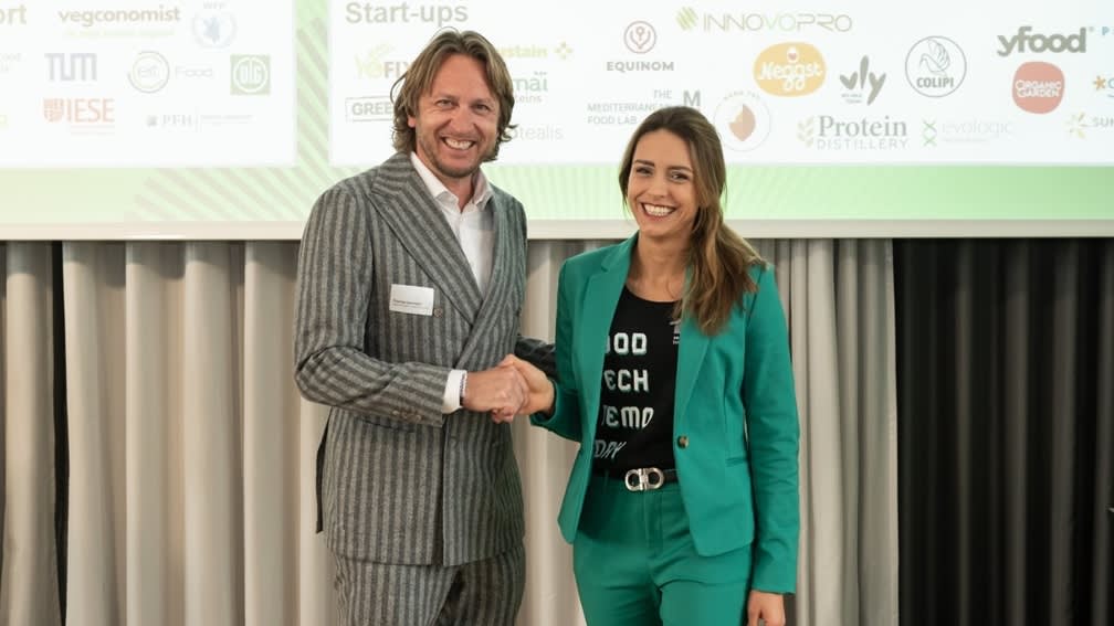 Kristal Golan, Head of New Protein Solutions der BayWa AG (rechts) und GREENFORCE Gründer Thomas Isermann (links) beim BayWa Foodtech Demo Day 2023