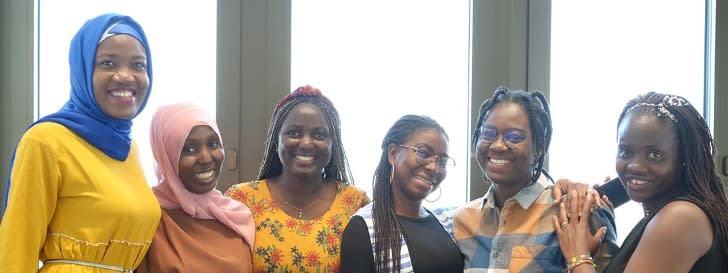 Group picture: Young agripreneurs from Africa in colourful clothes