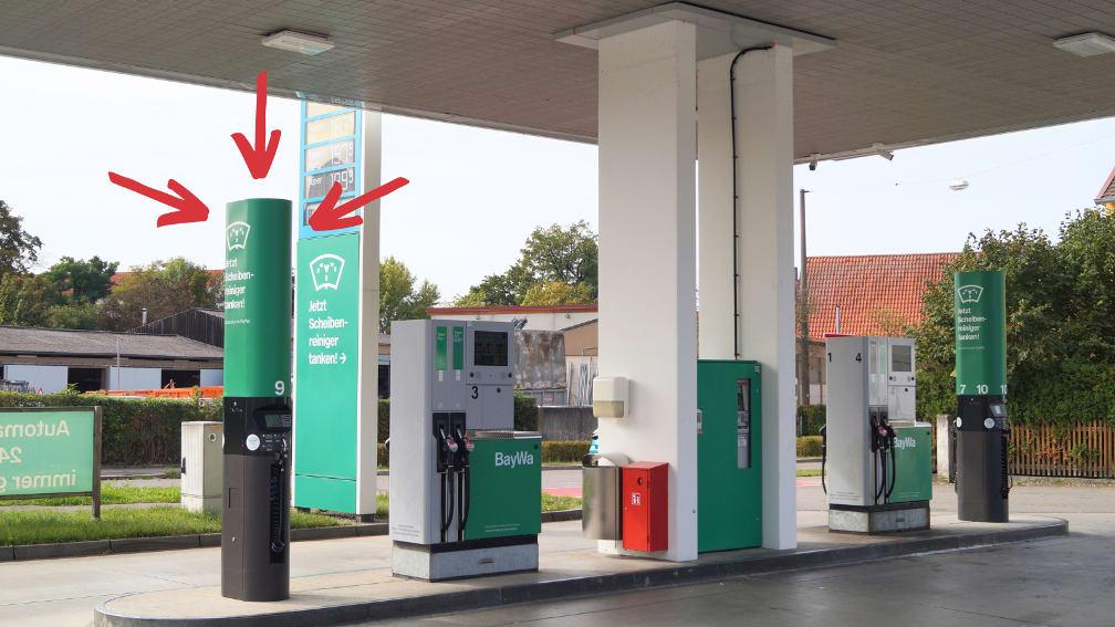 Scheibenreiniger-Tankautomat an Tankstelle