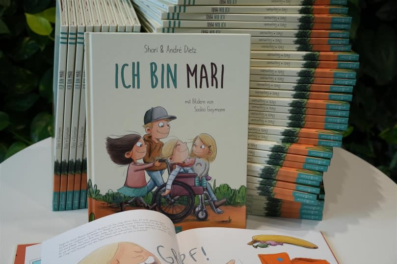 Stack of books from the children's book Mari Mittendrin