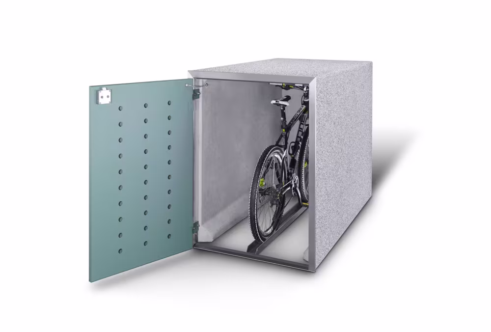 Ein Fahrrad steht in einer Box