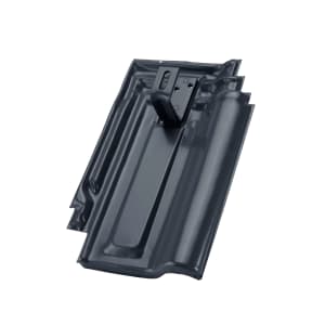 Lehmann Aufdachmodulhalter 730018 auf Metalldachplatte genietet, anthrazit pulverbeschichtet, für Flachdachpfannen L15/Alegra 12