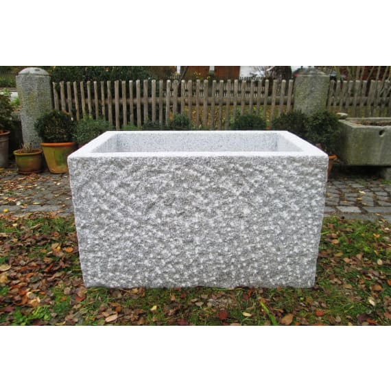 Granit Brunnen Rechteckig Vollkantig 90 X 50 X 50 Cm Hellgrau Brunnen Wassertroge Garten Hof Baustoffe Und Werkzeug Baywa Baustoffe Online Shop Und Baustoffhandel