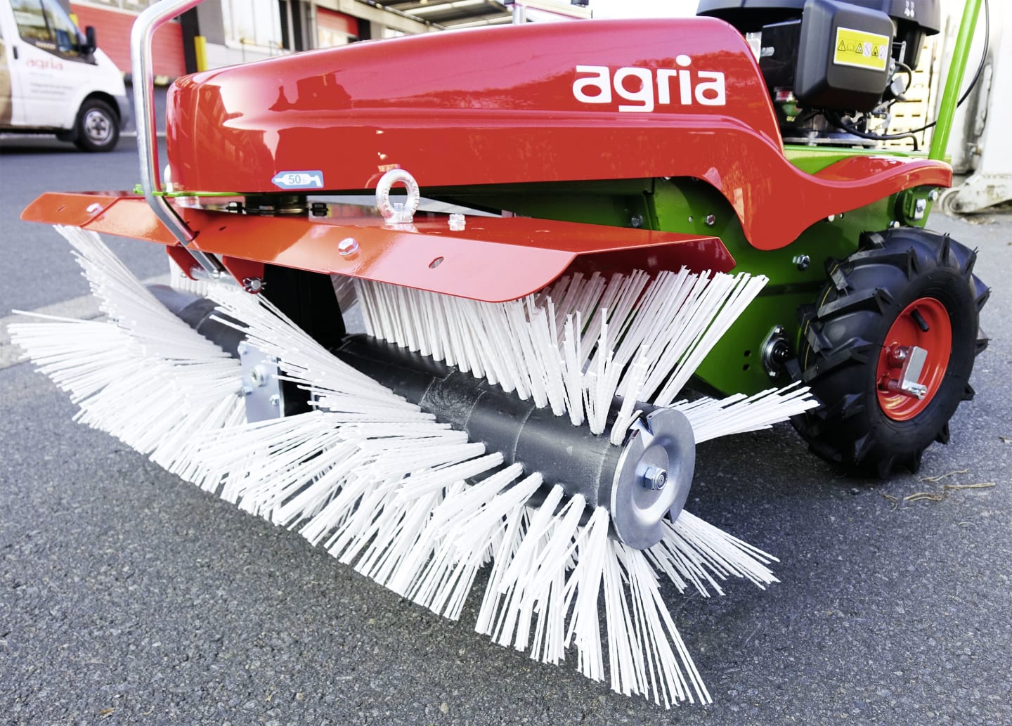Agria Kehrbürste 100 cm grob, aus biologisch abbaubarer Stärke für das Kehren von Schnee mit Kehrmaschine 7100 Cleanstar, 7194 351